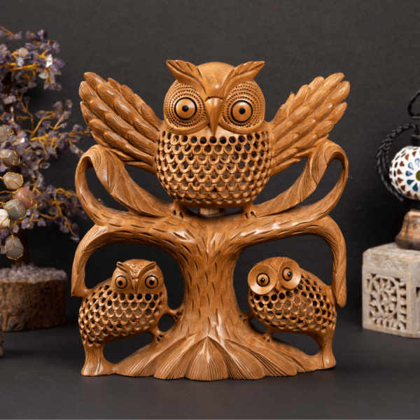 https://suryaarthandicrafts.com/wp-content/uploads/2024/12/WOODEN-FAIN-JALI-OWL-FAMILY-600x600.png